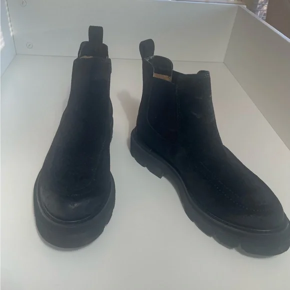 Sofft Samira Black Suede Ankle Booties - Picture 6 of 6